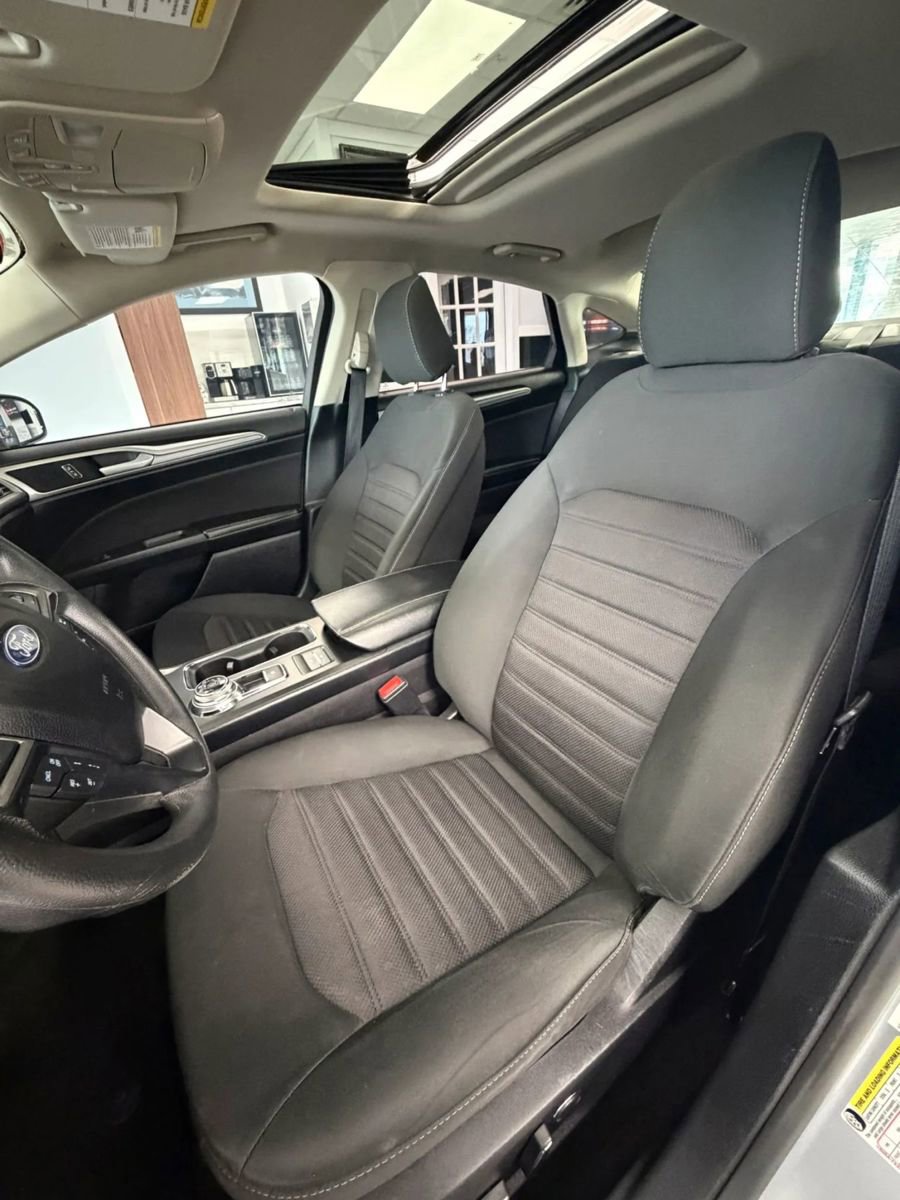 Used 2020 Ford Fusion SE FWD image 17