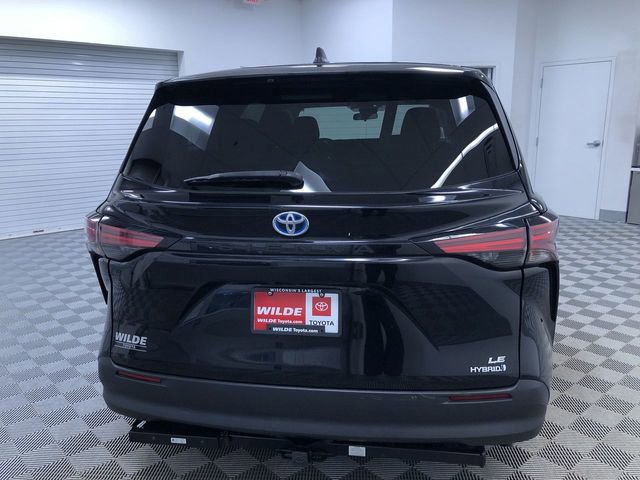 Certified 2022 Toyota Sienna LE image 13