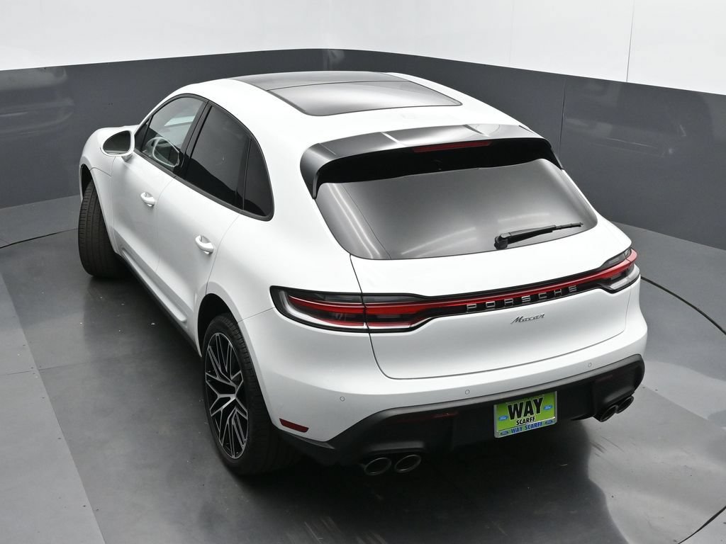 Used 2025 Porsche Macan AWD/4WD image 38