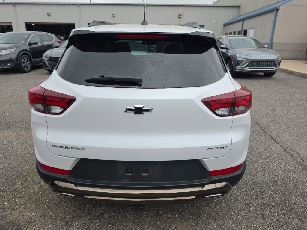 Used 2023 Chevrolet TrailBlazer ACTIV w/ Sun and Liftgate Package FWD image 5
