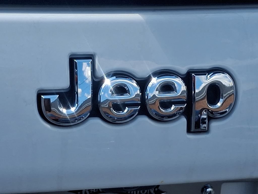 Used 2022 Jeep Cherokee Limited AWD/4WD image 30