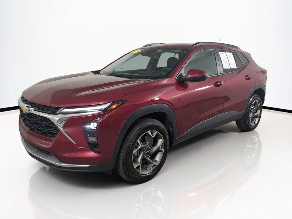 Used 2025 Chevrolet Trax LT FWD image 9