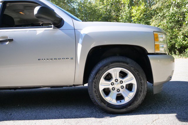 Used 2007 Chevrolet Silverado 1500 LT w/ 1LT Convenience Package RWD image 35