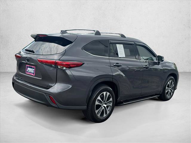 Used 2022 Toyota Highlander XLE FWD image 5
