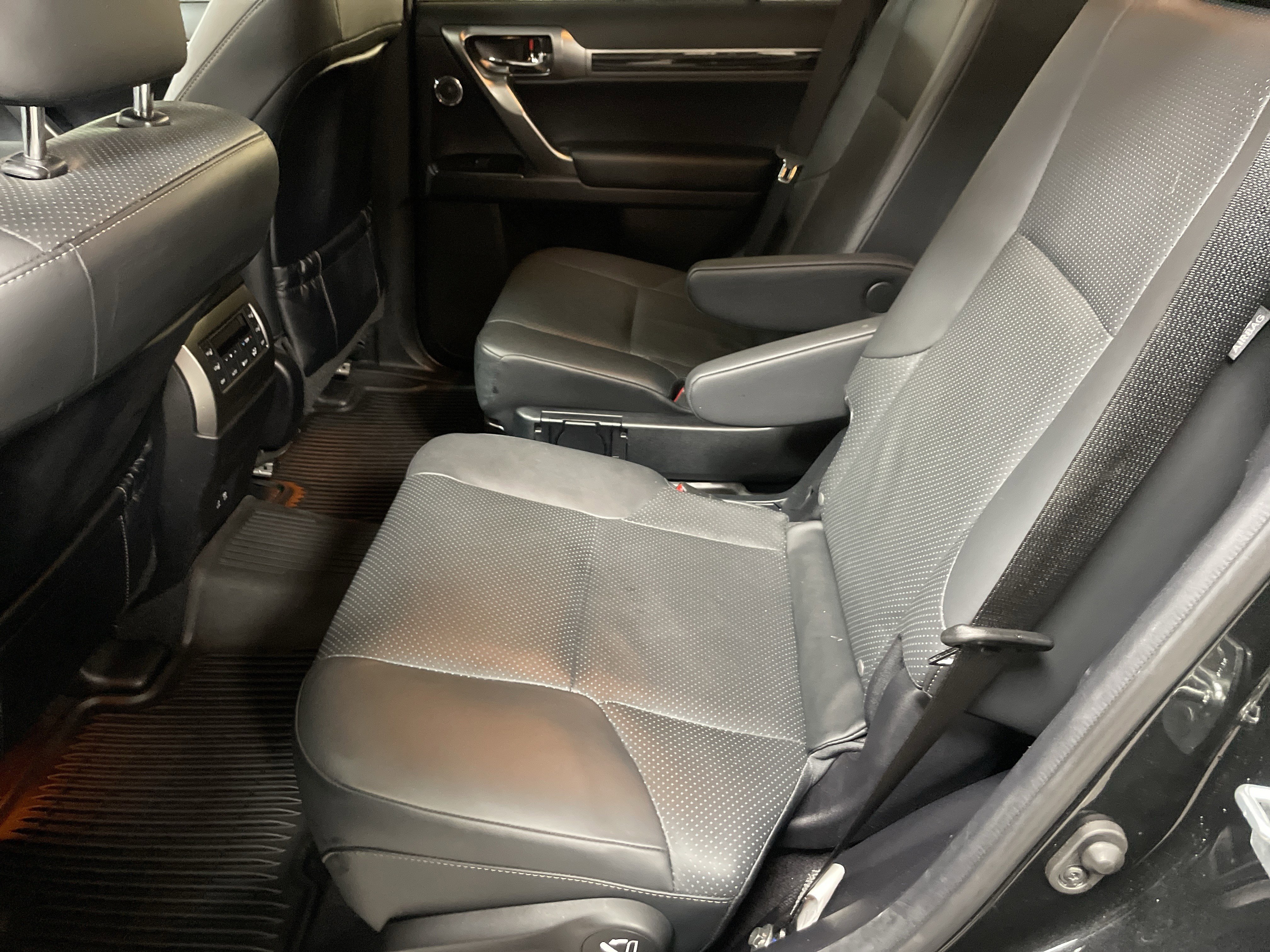 Used 2023 Lexus GX 460 Luxury w/ Sport Design Package AWD/4WD image 32