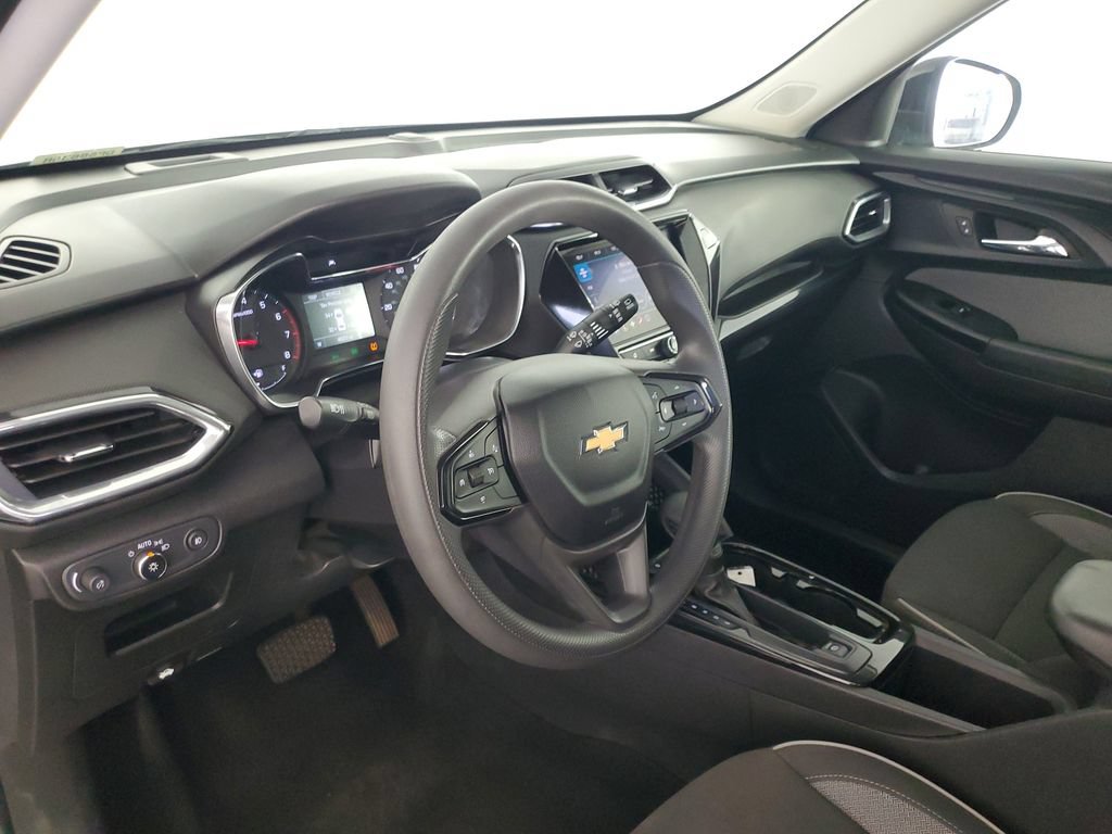 Used 2023 Chevrolet TrailBlazer LT w/ Convenience Package FWD image 11