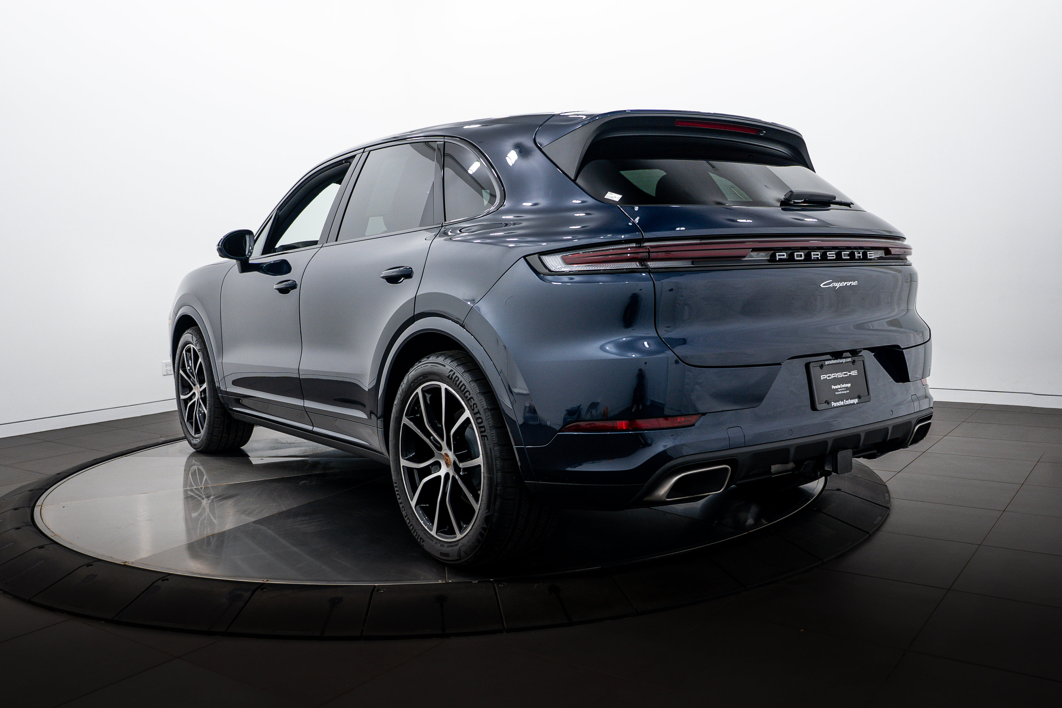 Certified 2026 Porsche Cayenne AWD/4WD image 3