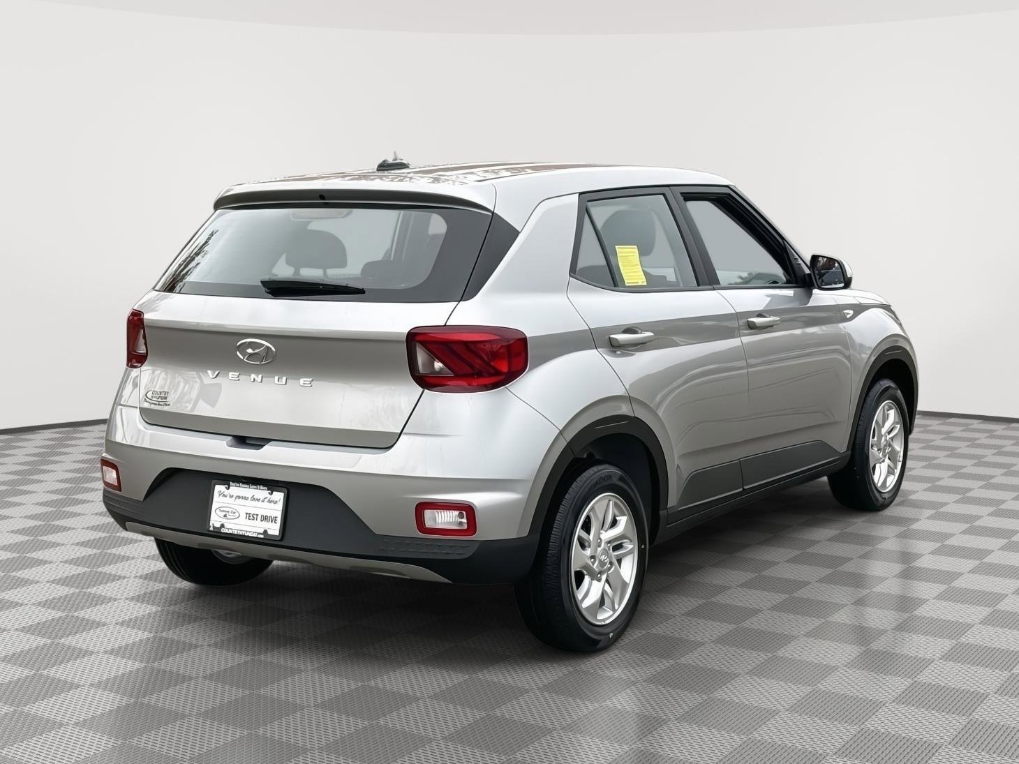 Used 2026 Hyundai Venue SE FWD image 5