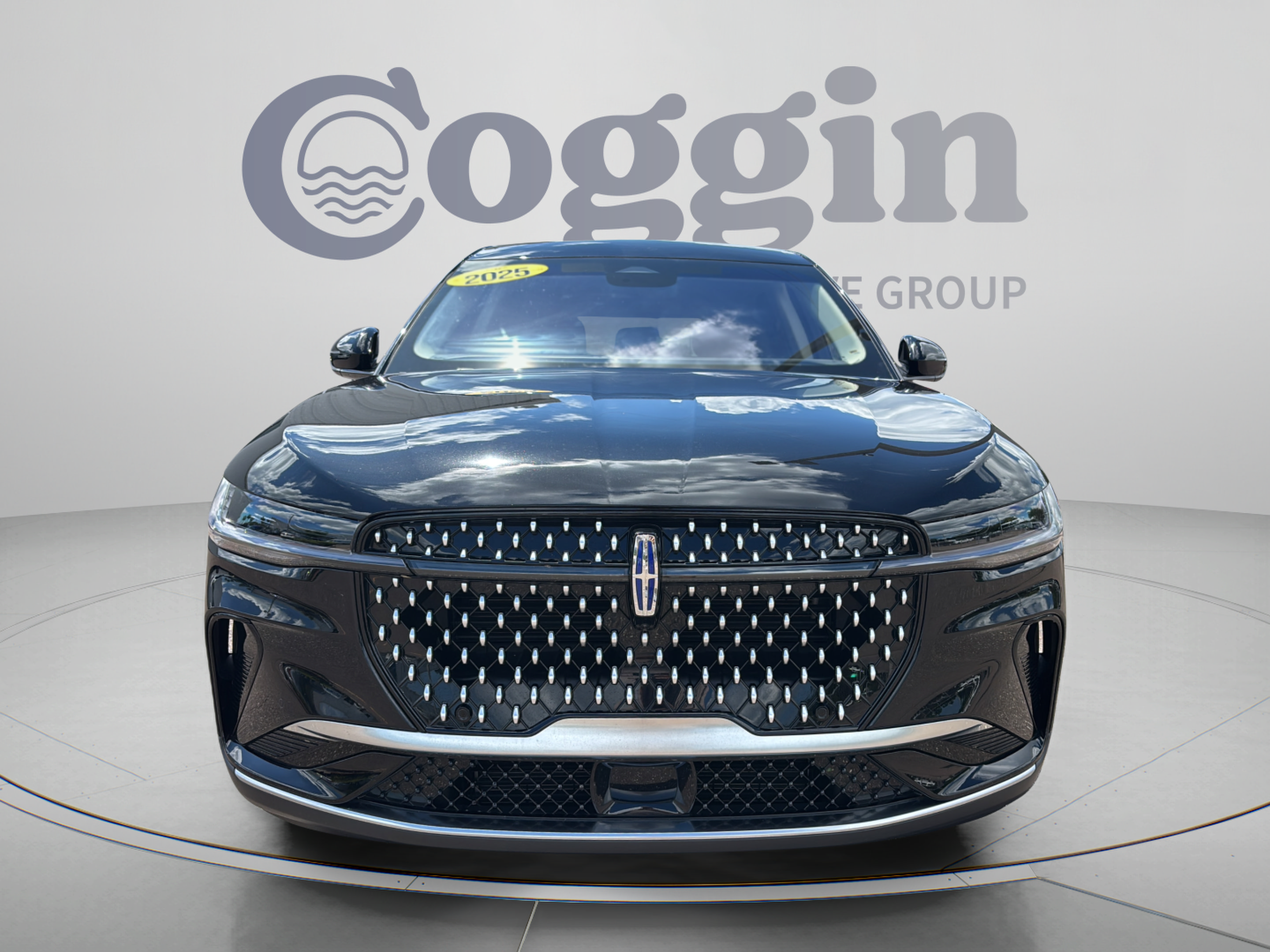 Used 2025 Lincoln Nautilus Premier AWD/4WD image 7