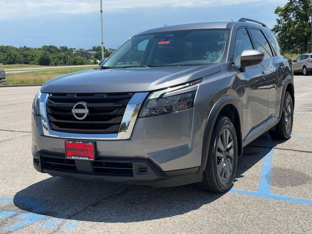 Used 2023 Nissan Pathfinder SV AWD/4WD image 11