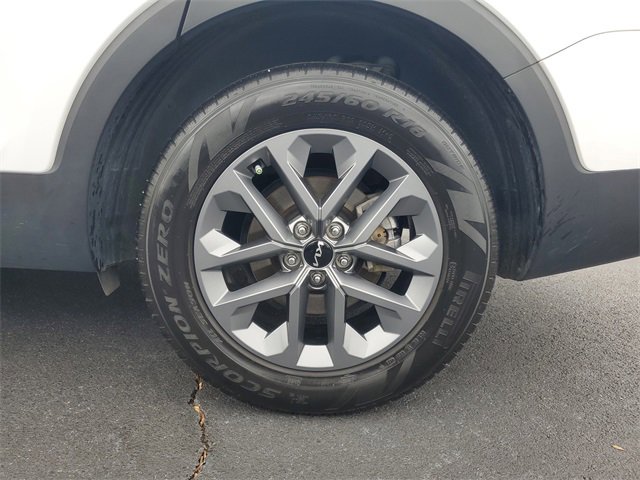 Used 2024 Kia Telluride LX image 7