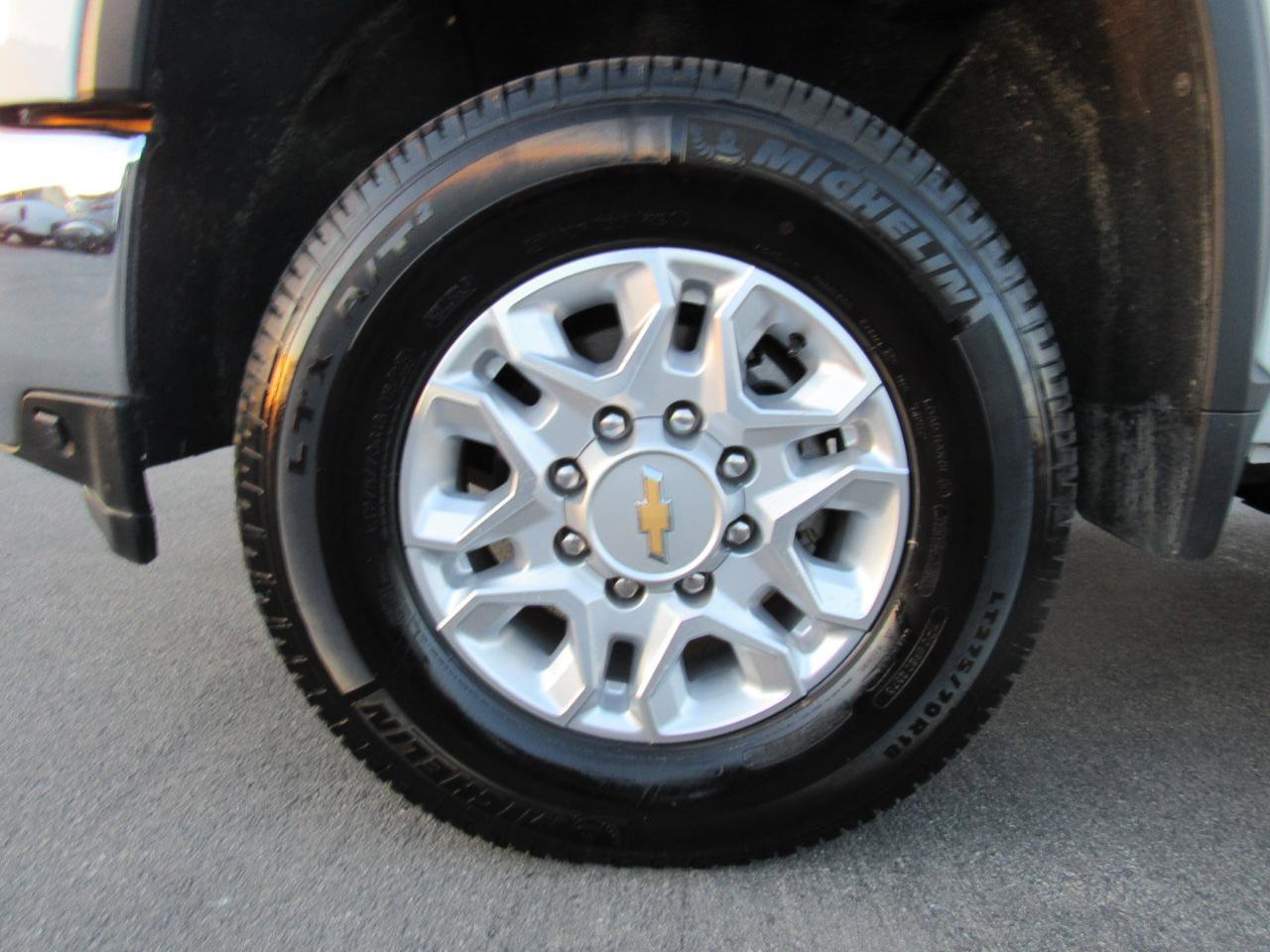 Used 2021 Chevrolet Silverado 2500 LT w/ Z71 Off-Road Package image 12