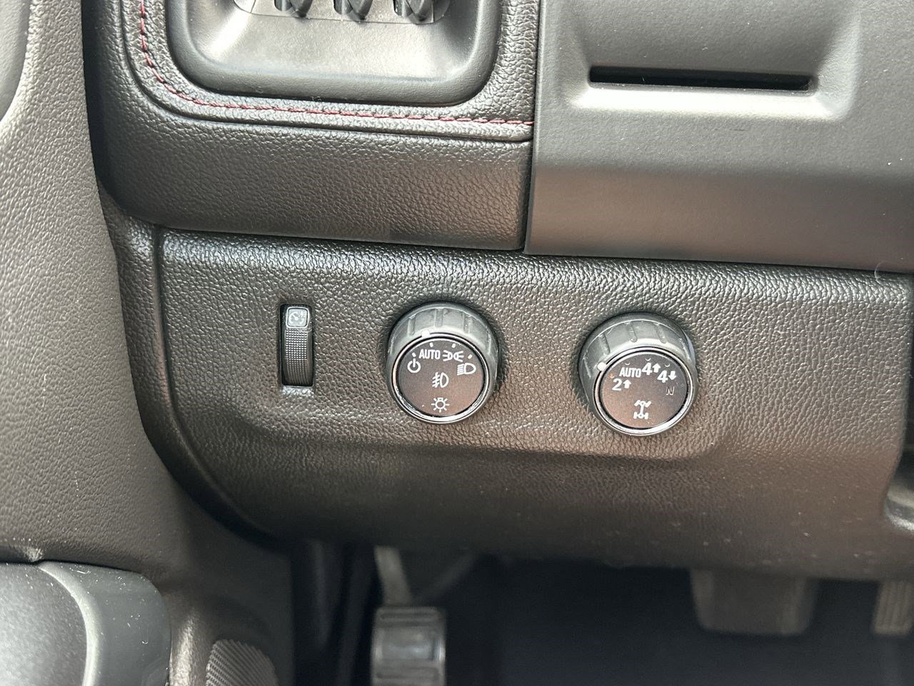 Used 2017 GMC Canyon SLE w/ All Terrain Package image 18