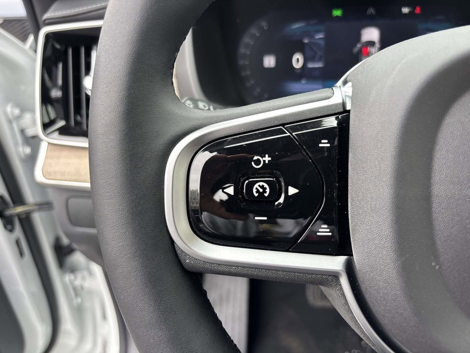 New 2026 Volvo XC90 B6 Plus w/ Protection Package Premier image 18