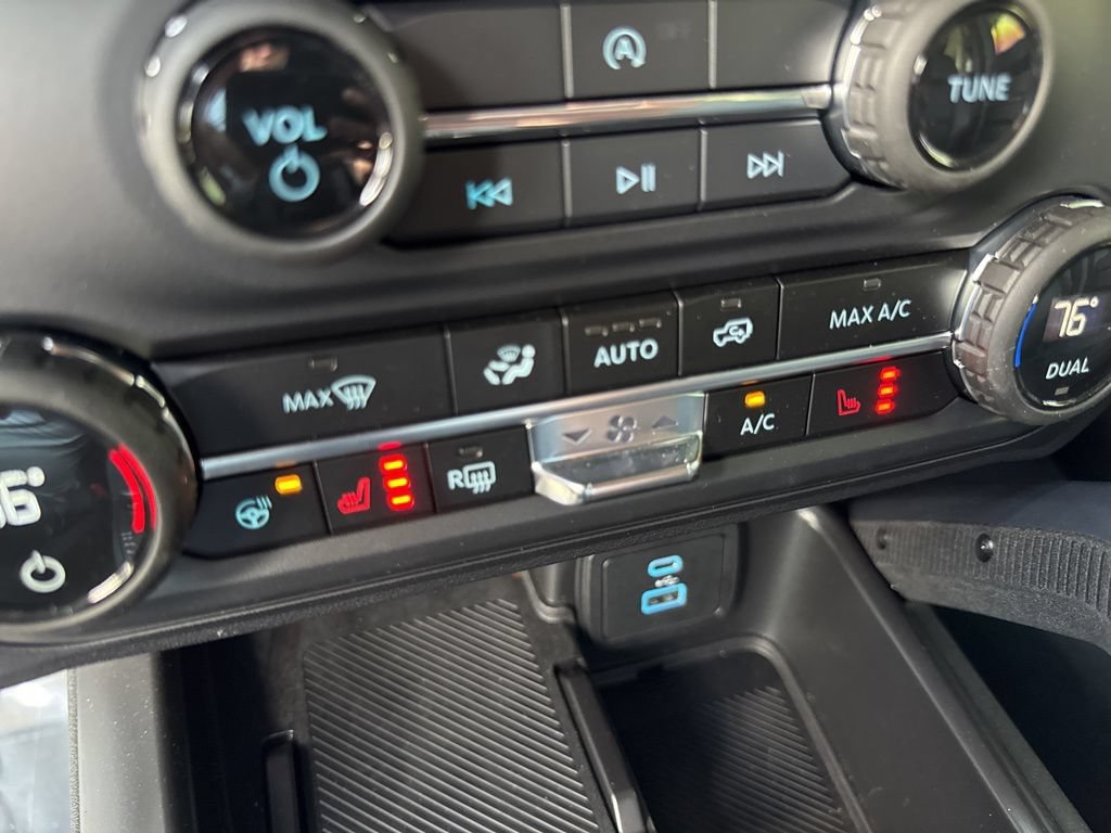Used 2025 Ford Bronco Badlands AWD/4WD image 7