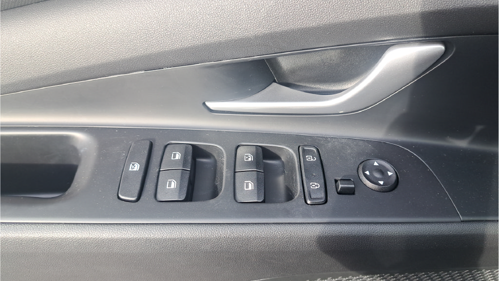 Used 2023 Hyundai Elantra SEL FWD image 37