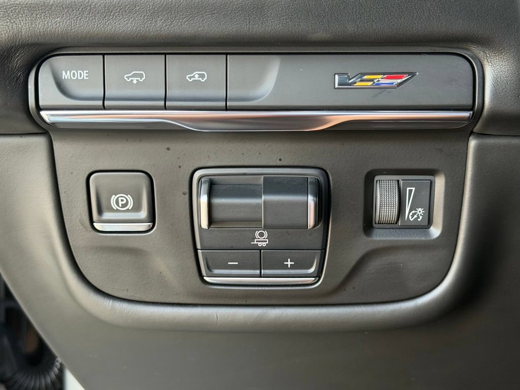 Used 2025 Cadillac Escalade ESV V AWD/4WD image 28