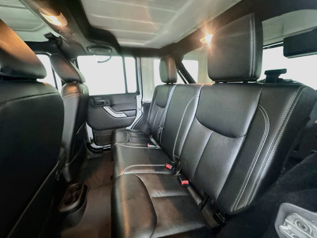 Used 2014 Jeep Wrangler Unlimited Sahara w/ Connectivity Group AWD/4WD image 20