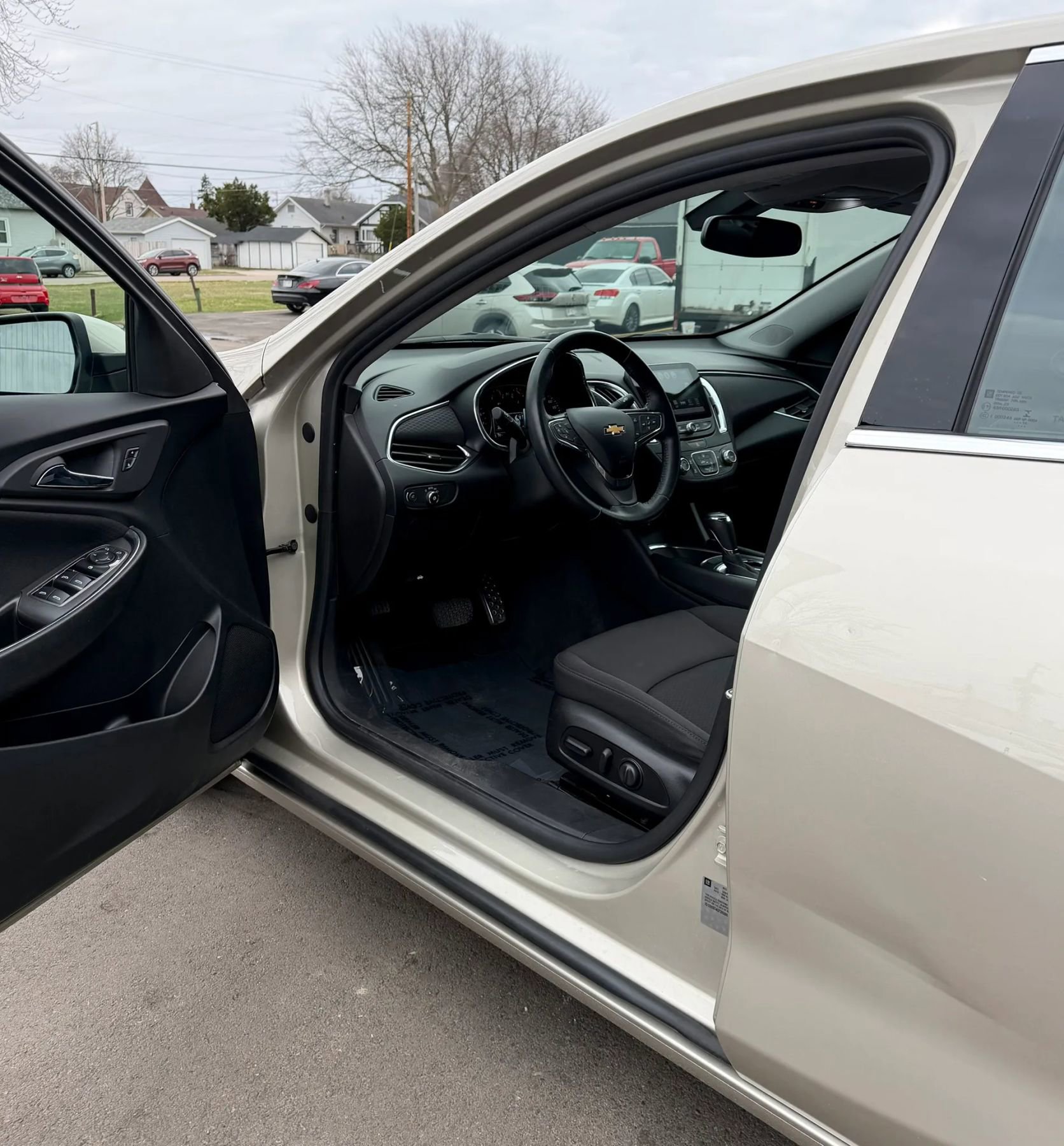Used 2016 Chevrolet Malibu LT FWD image 4
