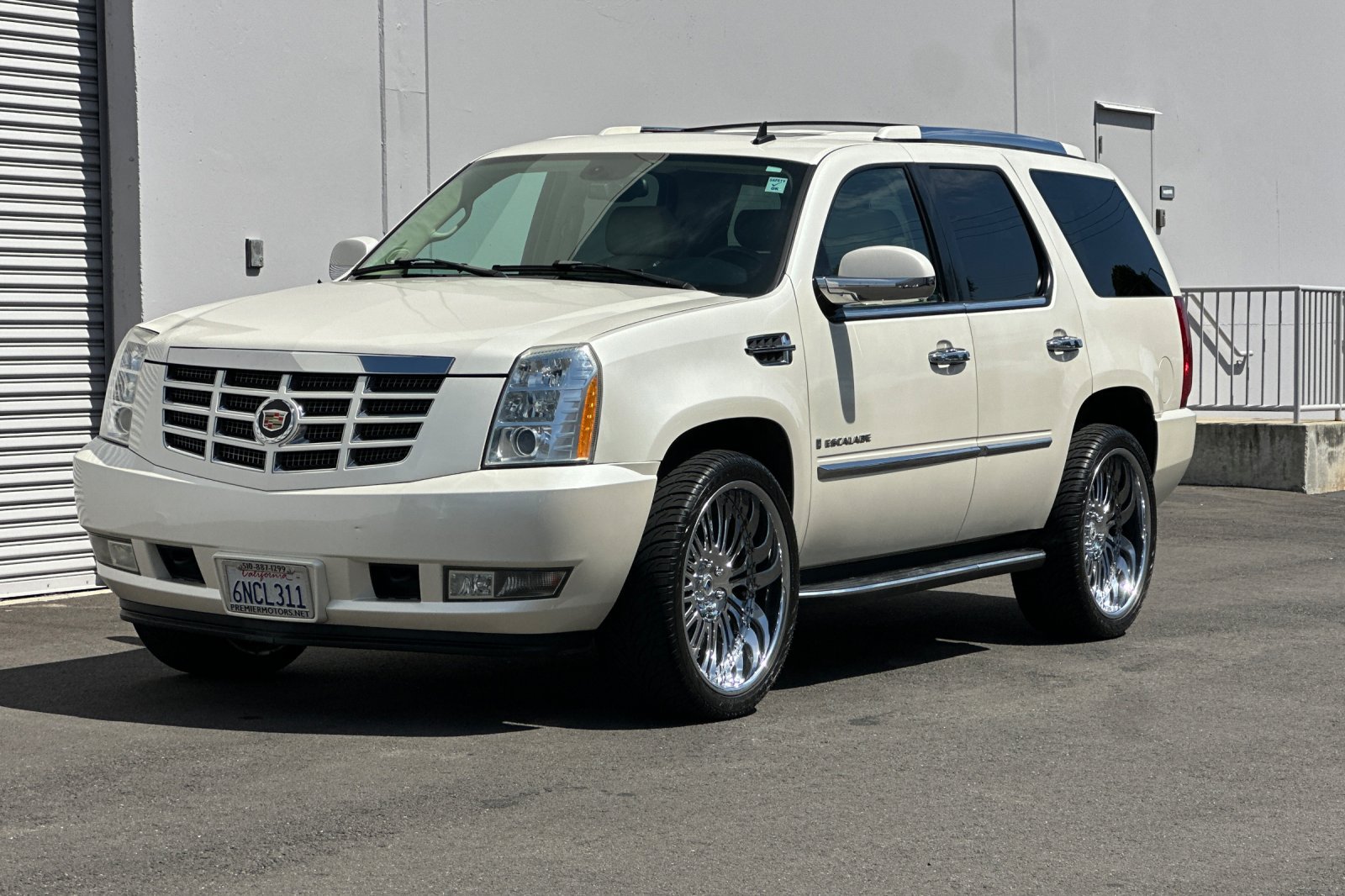 Used 2007 Cadillac Escalade AWD w/ Information Package image 8
