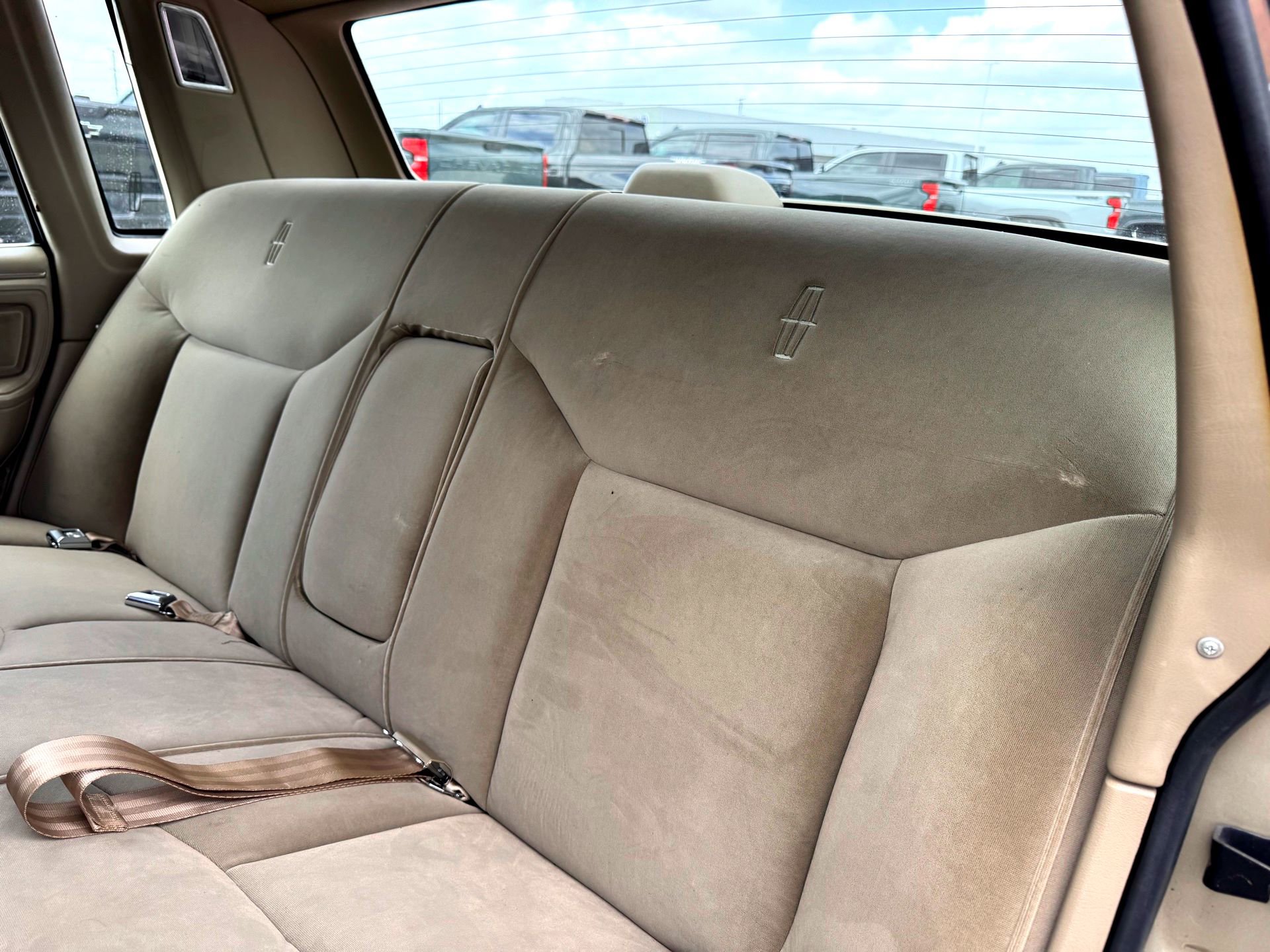 Used 1989 Lincoln Town Car Signature RWD image 27