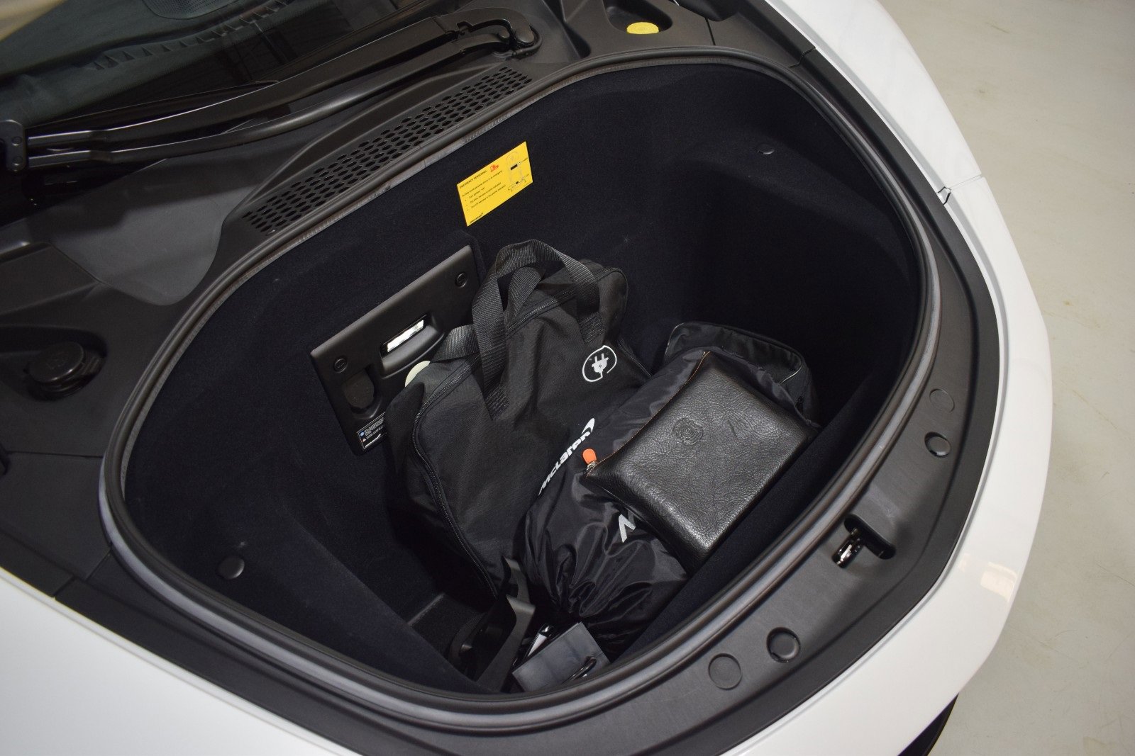 Used 2023 McLaren Artura image 36