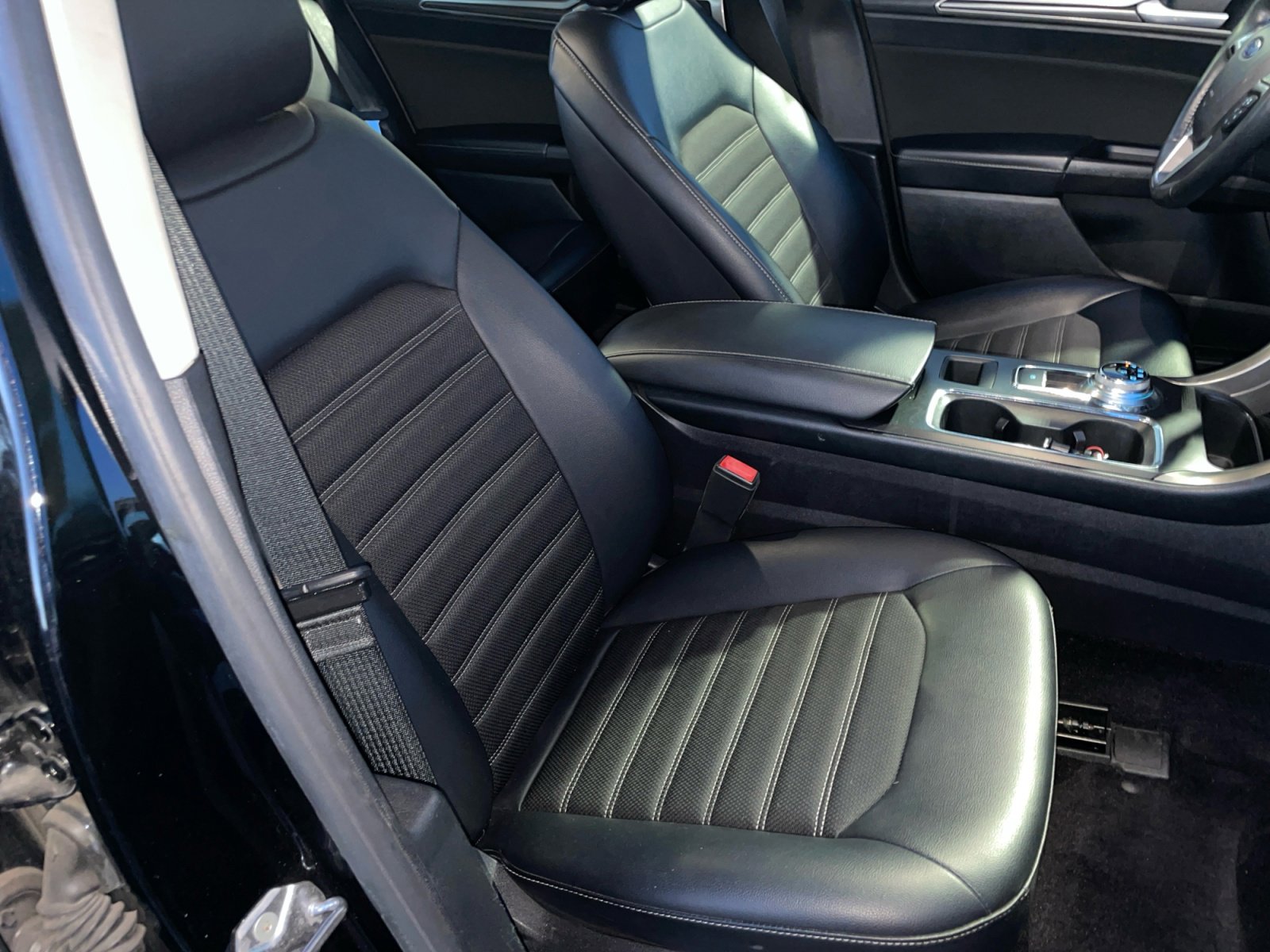 Used 2017 Ford Fusion SE w/ Equipment Group 201A AWD/4WD image 30