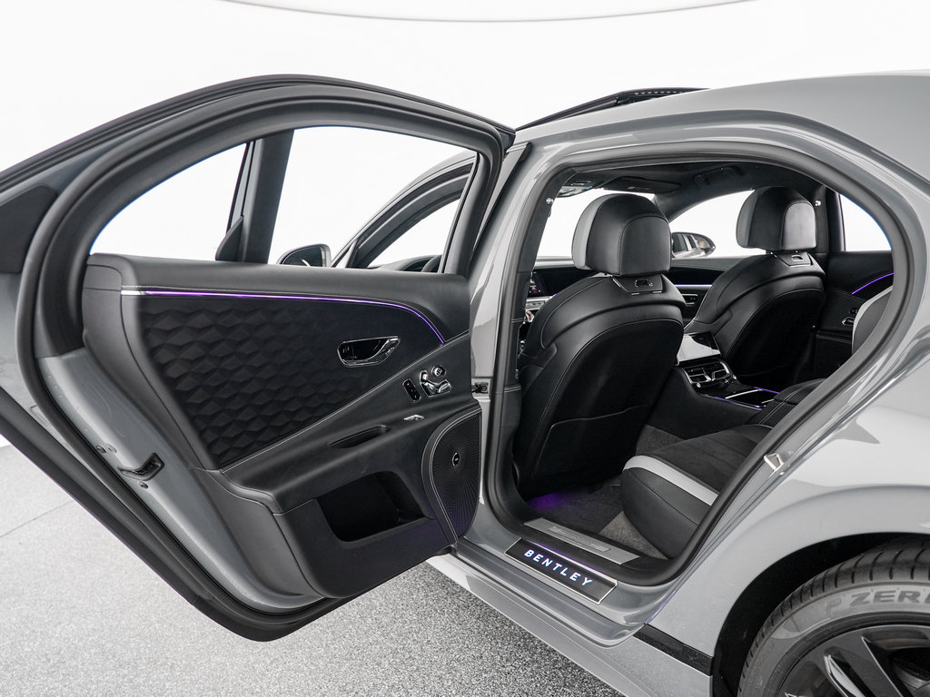 Certified 2025 Bentley Flying Spur Plug-In Hybrid AWD/4WD image 30