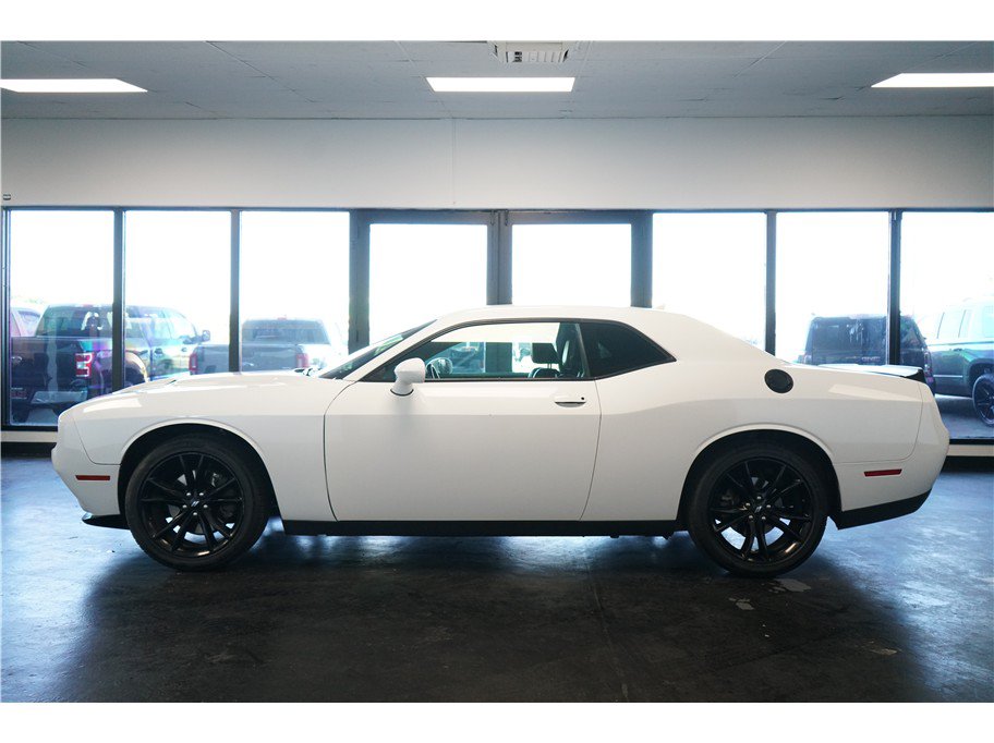 Used 2018 Dodge Challenger SXT Plus RWD image 4