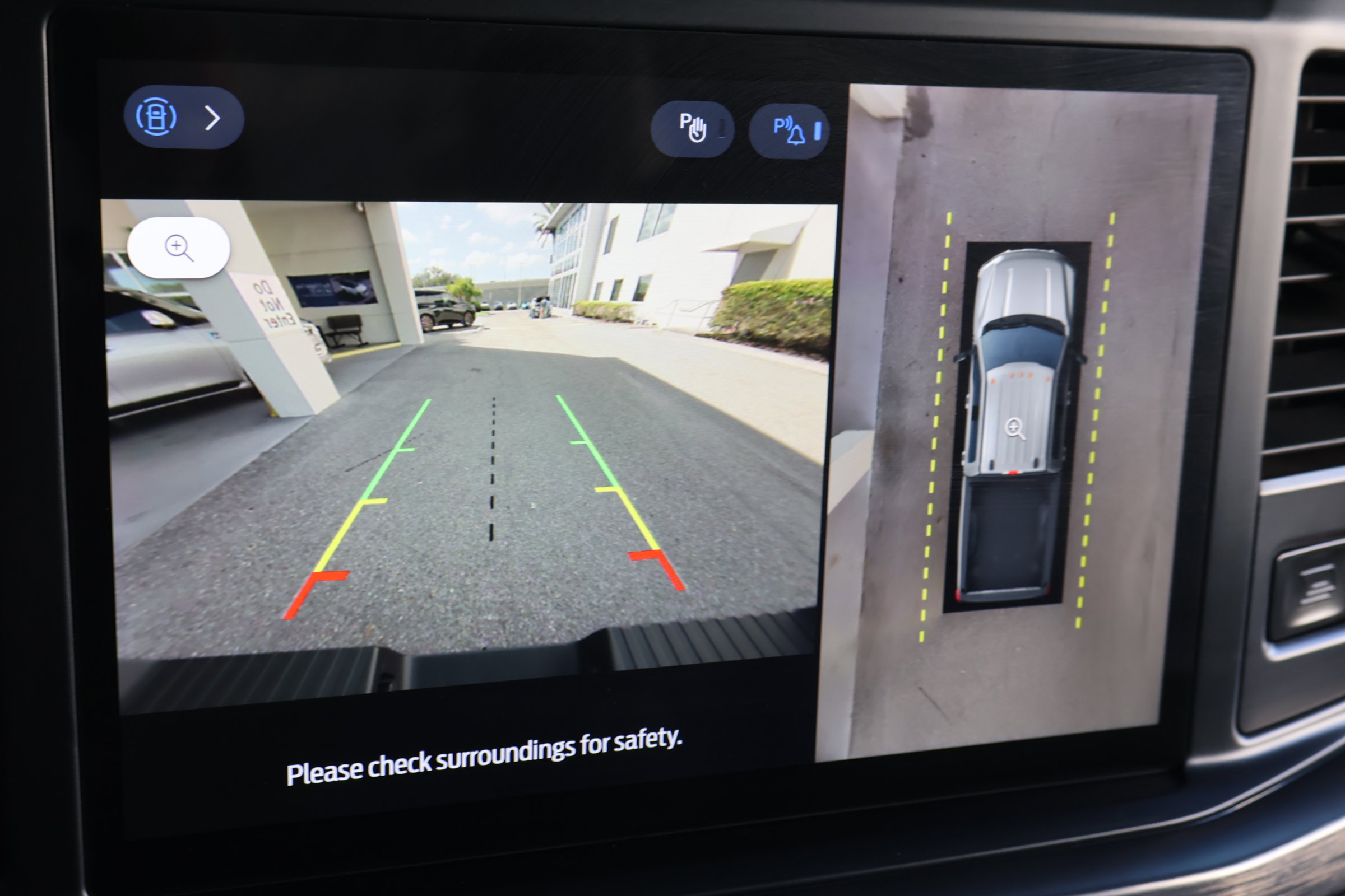 Used 2025 Ford F350 Lariat image 4