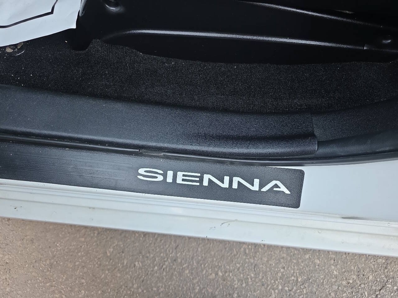 Used 2015 Toyota Sienna SE FWD image 12