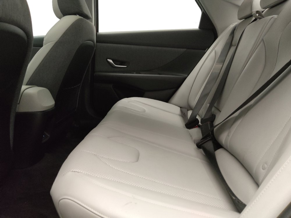 Used 2025 Hyundai Elantra Limited FWD image 18
