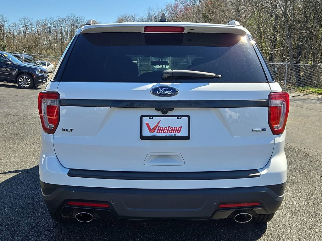Used 2019 Ford Explorer XLT image 5