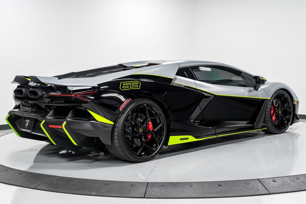 Used 2024 Lamborghini Revuelto AWD/4WD image 3