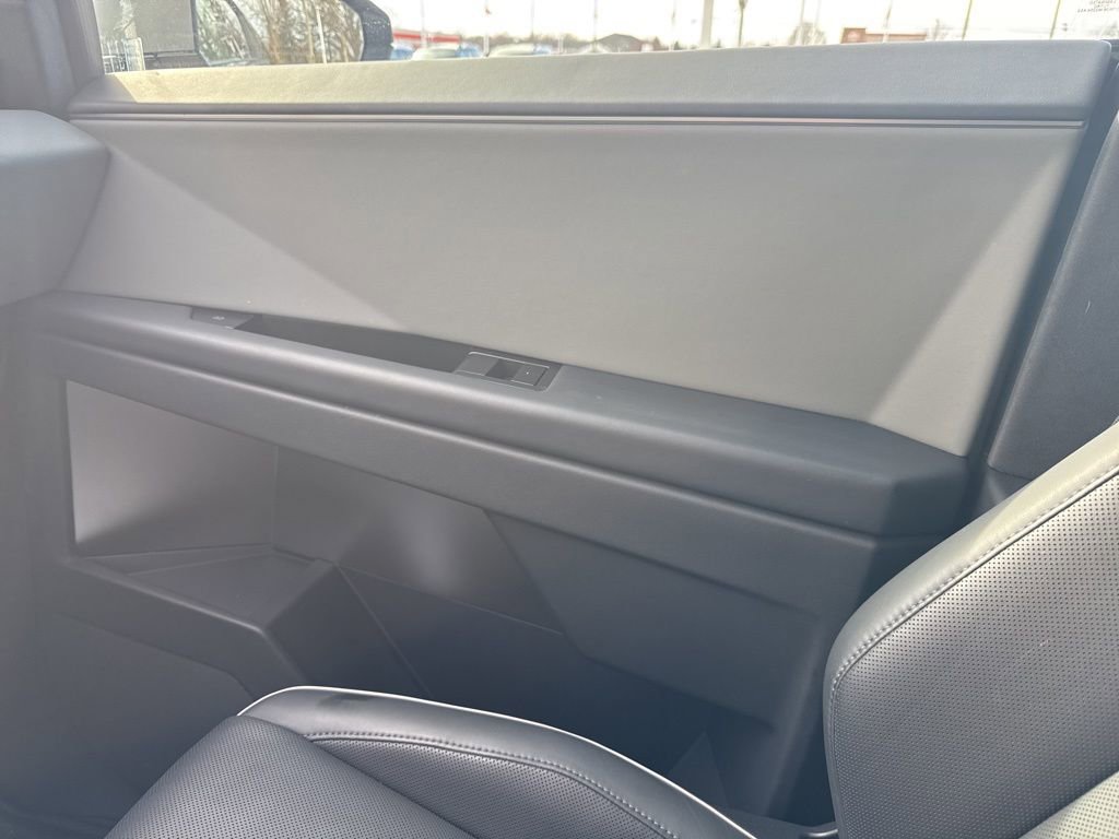 Used 2025 Tesla Cybertruck AWD Crew Cab image 18