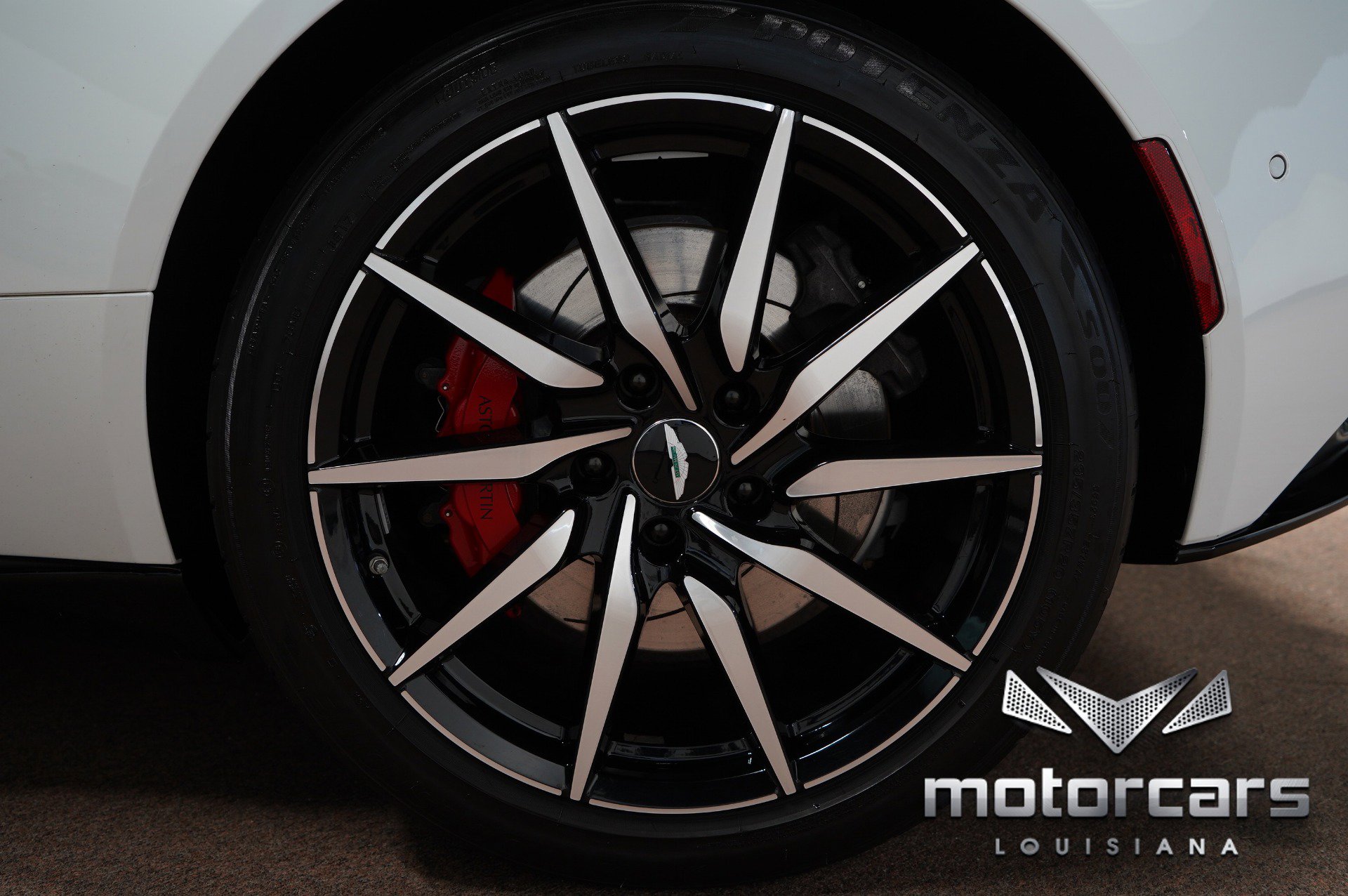 Used 2018 Aston Martin DB11 Coupe image 23