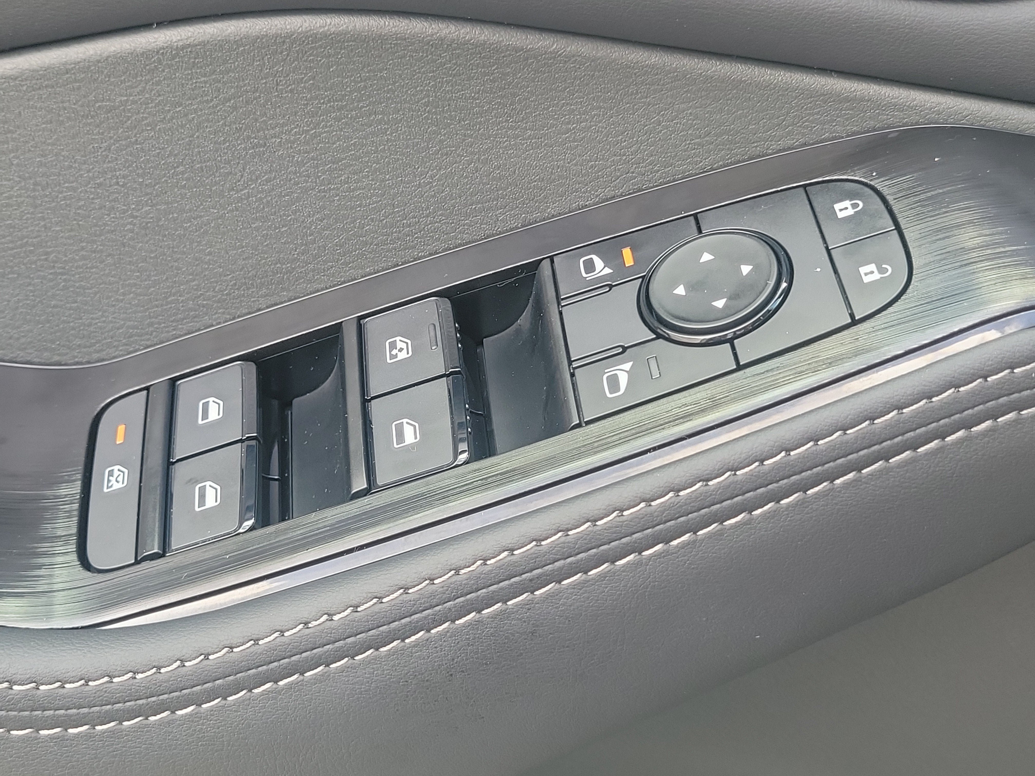 New 2027 Nissan Rogue SV FWD image 30