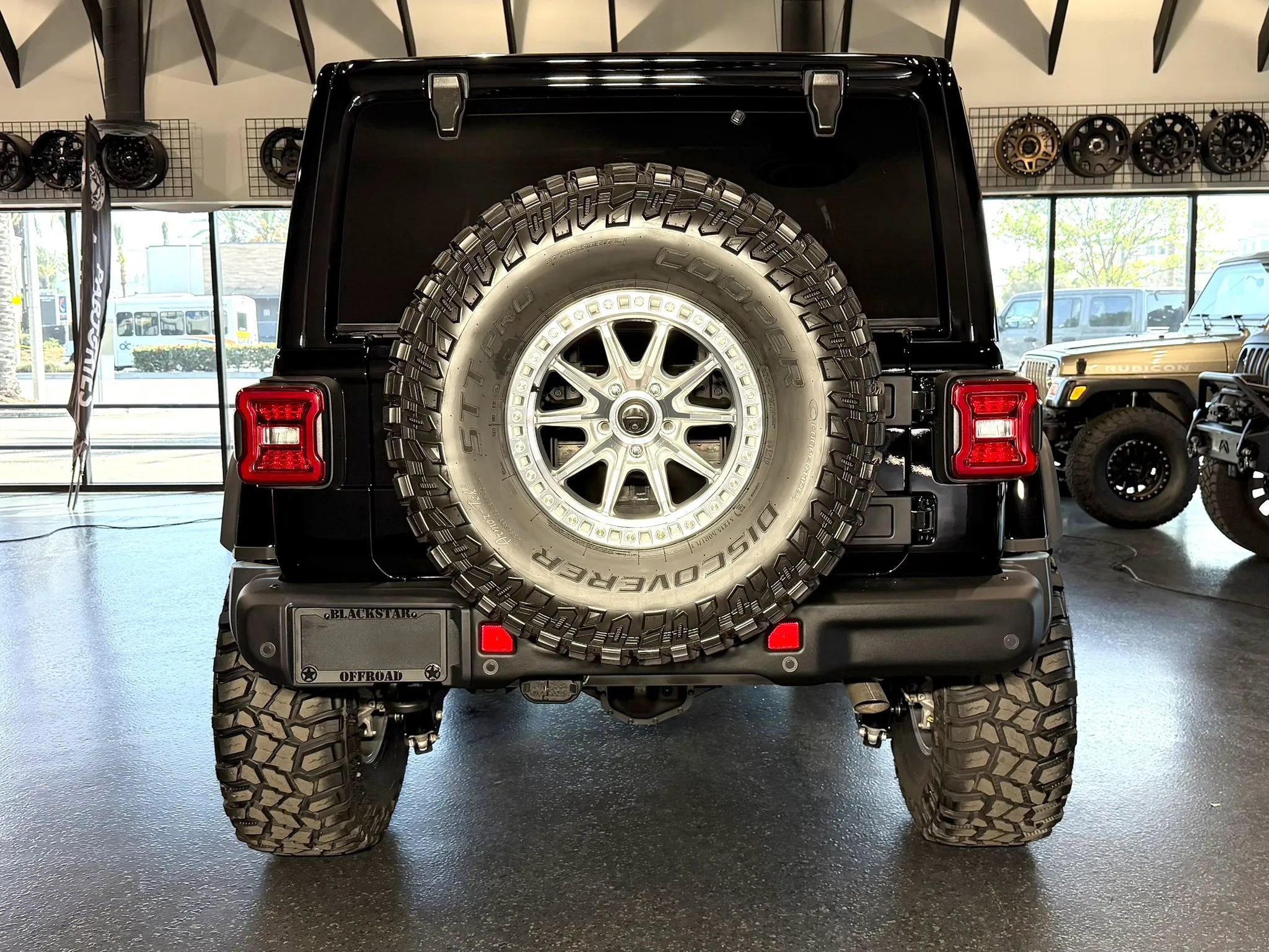 Used 2024 Jeep Wrangler Unlimited Rubicon image 13