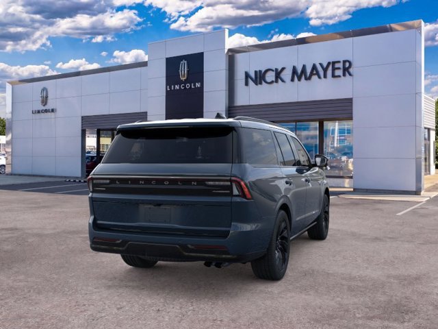 New 2026 Lincoln Navigator Reserve w/ Jet Appearance Package AWD/4WD image 10