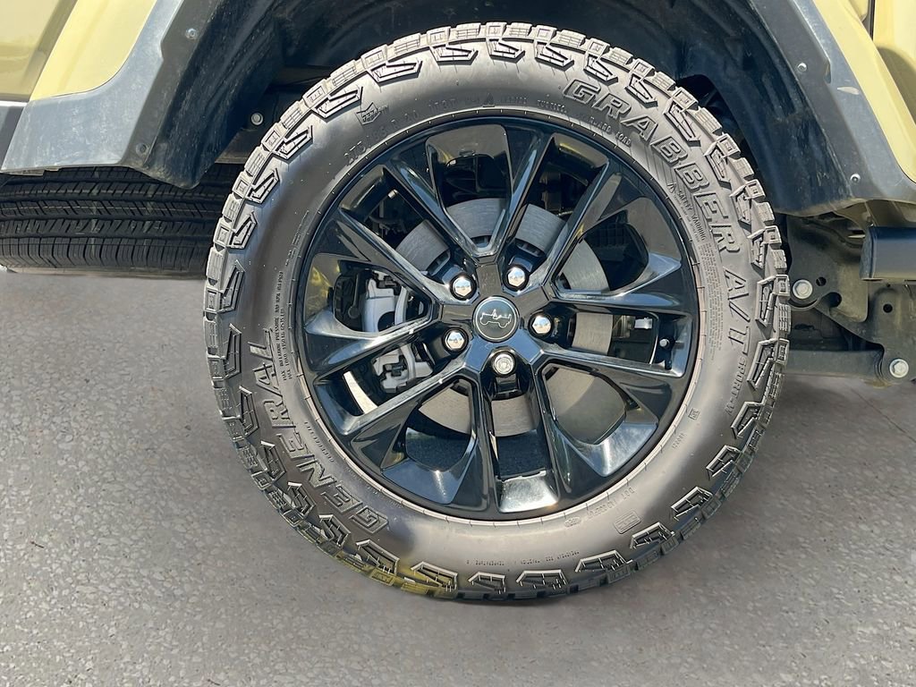 Certified 2025 Jeep Gladiator Mojave AWD/4WD image 28