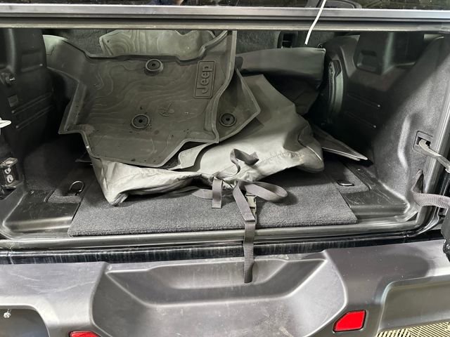 Used 2023 Jeep Wrangler Unlimited w/ Cold Weather Group image 26