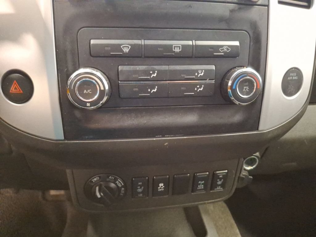 Used 2014 Nissan Xterra PRO-4X AWD/4WD image 25
