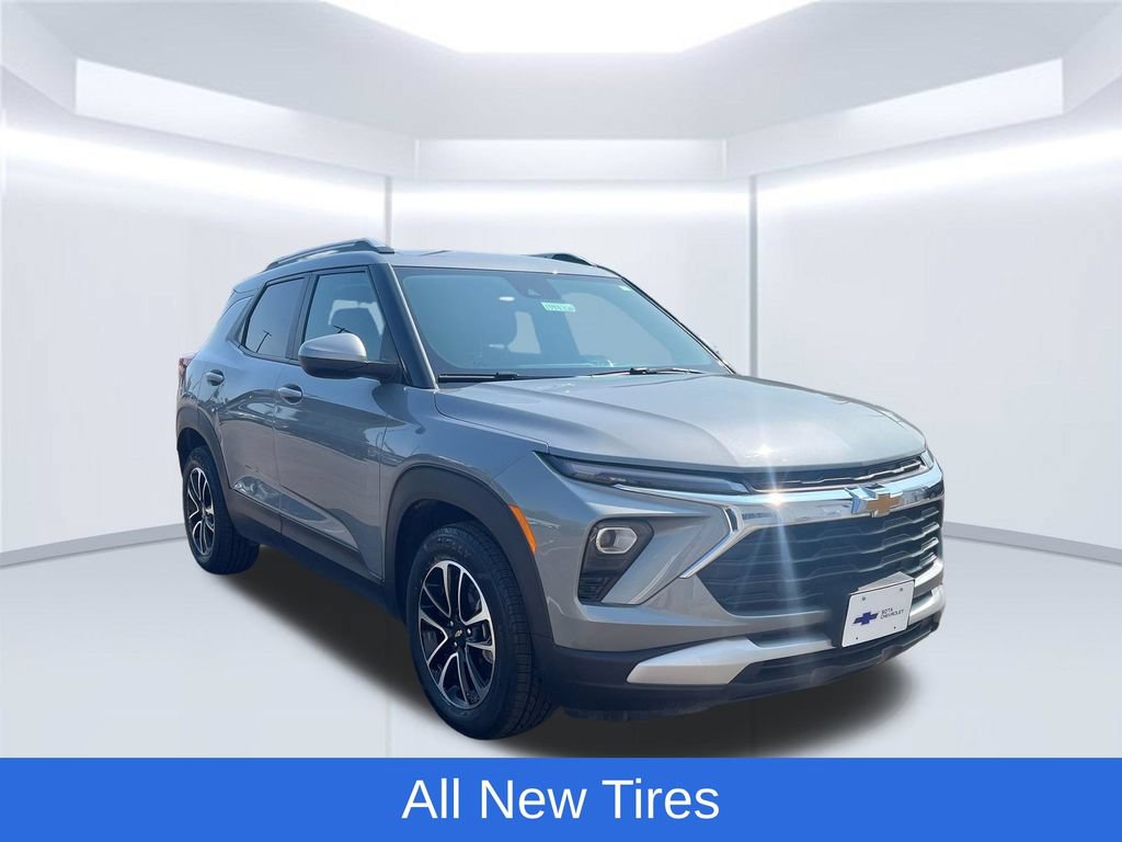 Used 2024 Chevrolet TrailBlazer LT w/ LT Cold Weather Package FWD image 9