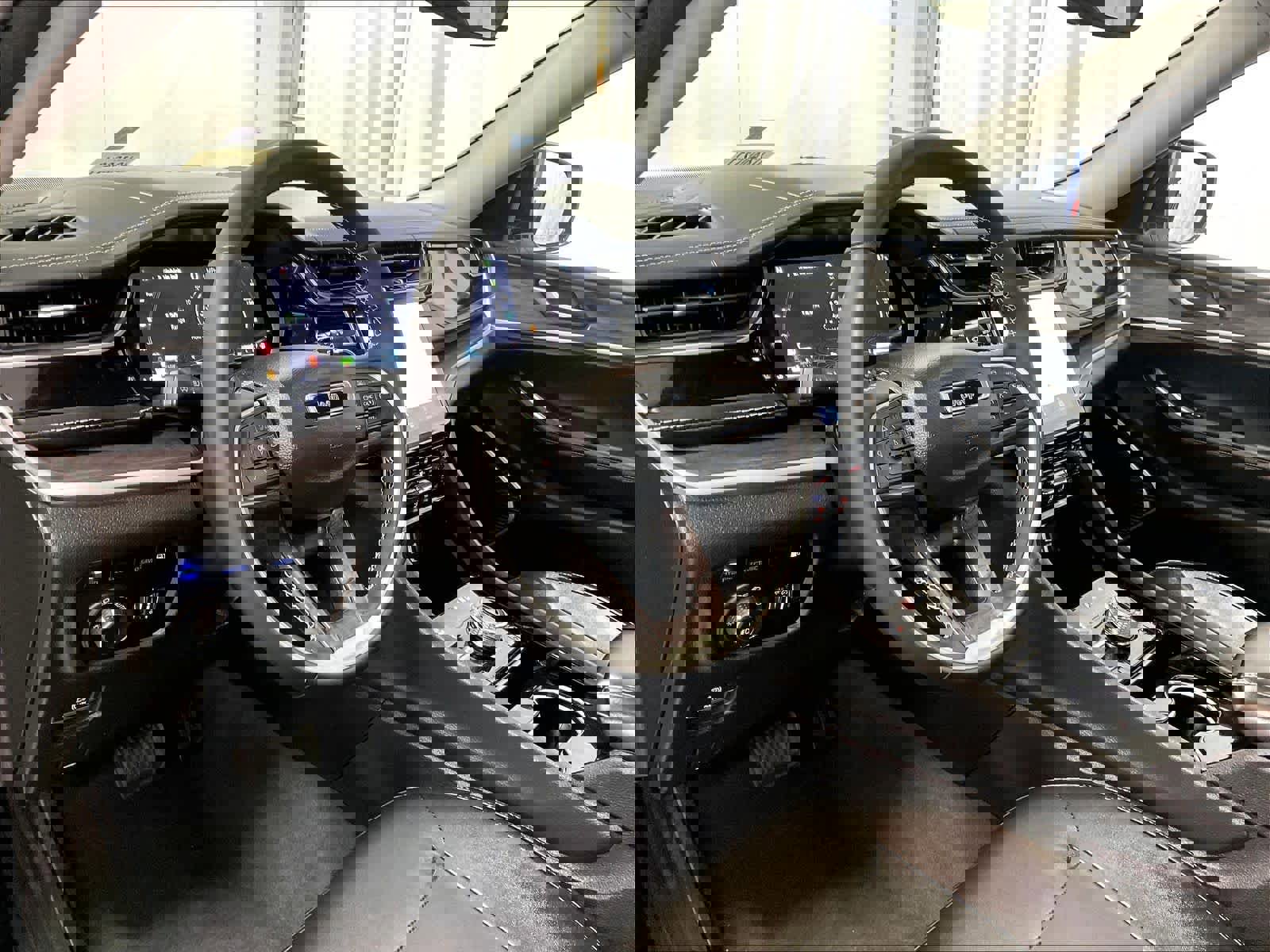 Used 2022 Jeep Grand Cherokee Limited 4xe w/ MOPAR Finishing Package AWD/4WD image 8