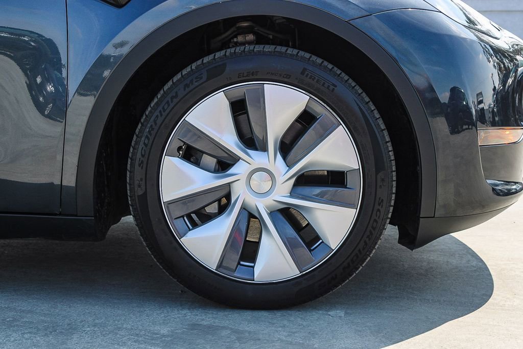 Used 2024 Tesla Model Y Long Range image 11