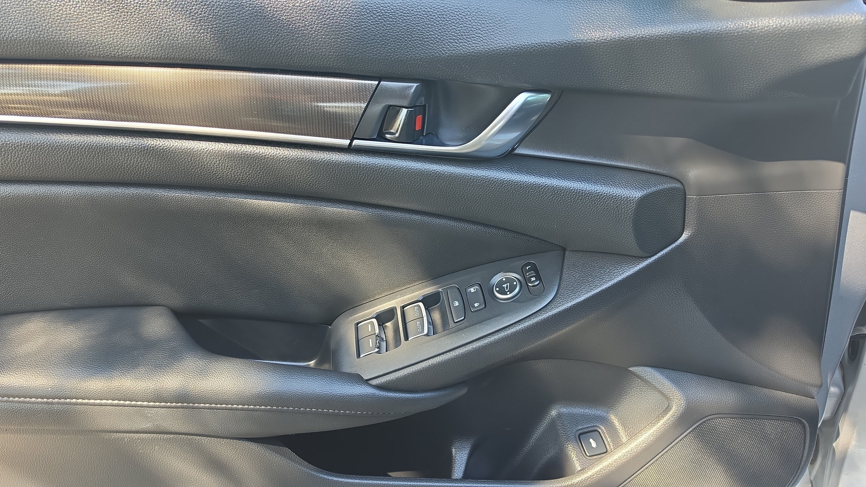 Used 2020 Honda Accord Sport image 11