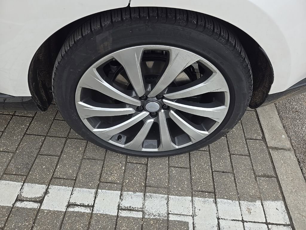 Used 2024 Land Rover Range Rover Long Wheelbase Autobiography image 9