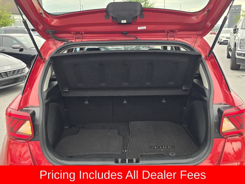 Used 2024 Hyundai Venue Limited FWD image 14