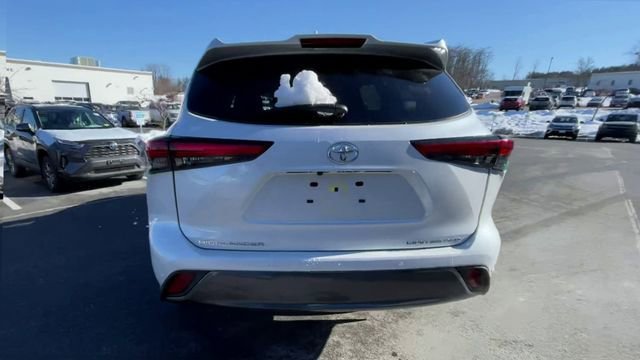 Used 2023 Toyota Highlander Limited AWD/4WD image 3