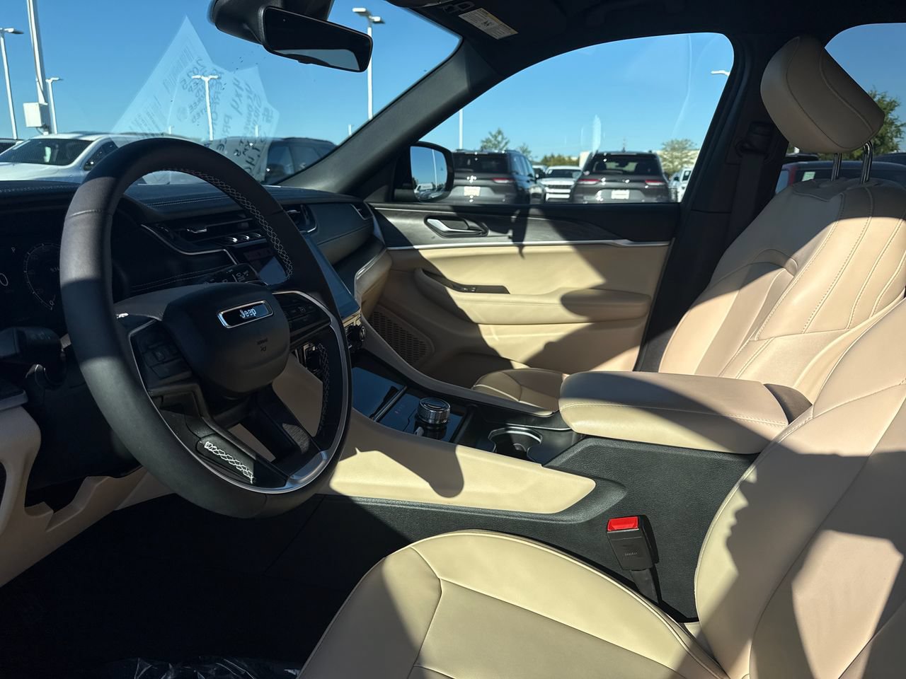 Used 2025 Jeep Grand Cherokee L Limited AWD/4WD image 11